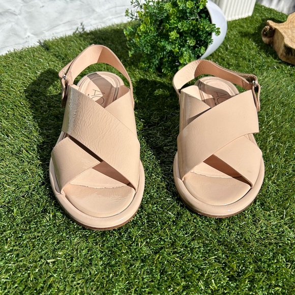 AGL ATTILIO GIUSTI
LEOMBRUNI
Alison Crisscross Strap
Sandal In Basic-basic
$525 - Picture 8 of 16